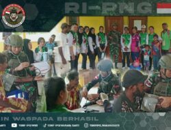 Pengabdian kepada Bangsa, Satgas Pamtas RI – PNG Statis Yonif 643/Wns dan Puskesmas Ywan Berikan Pelayanan Kesehatan