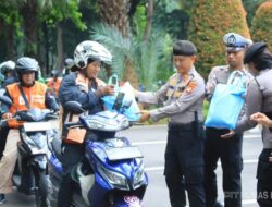 Lewat ” Jum’at Peduli “, Polda Metro Jaya Ajak Komunitas Ojol Online Untuk Jaga Jakarta