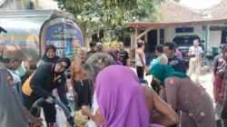 Polri Untuk Masyarakat : Polisi Datangkan Dua Tangki Air Bersih untuk Warga Kenduruhan Pasuruan