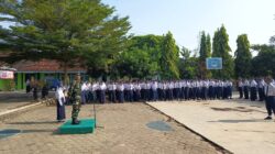 Jadi Irup Upacara Senin di SMPN 01 Binangun, Danramil Yakini Pentingnya Menanamkan Nilai Disiplin Pada Siswa