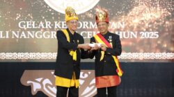 Mendagri Tito Terima Gelar Kehormatan ” Petua Panglima Hukom ” dari Lembaga Wali Nanggroe Aceh